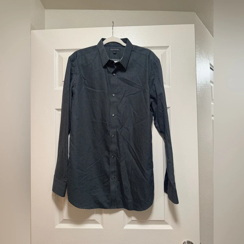 Banana Republic Men’s Polkadot Buttondown